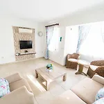 Villa Garden Island
